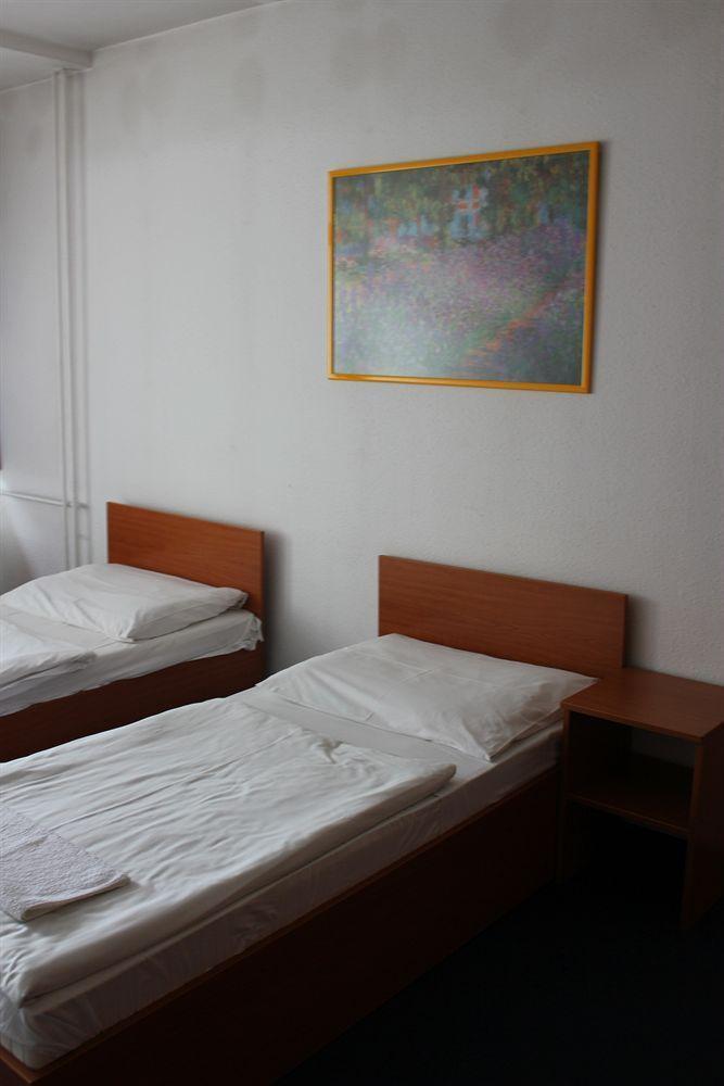 Romai Hotel Будапеща Екстериор снимка
