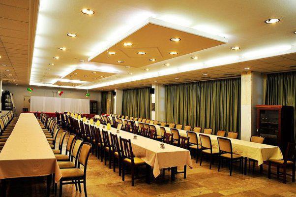 Romai Hotel Будапеща Ресторант снимка