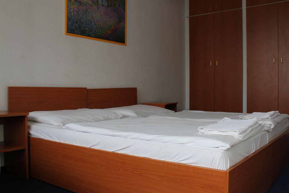 Romai Hotel Будапеща Екстериор снимка